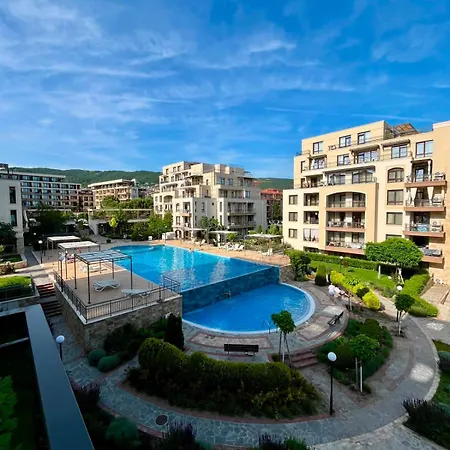 Sorrento Pool View *